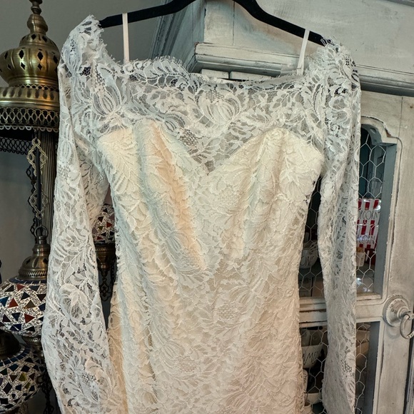 Casablanca Bridal Ivory Scalloped Lace Wedding Dress Gown - Picture 5 of 13